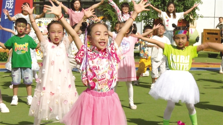 酒泉市祁连路幼儿园庆“六一”活动现场