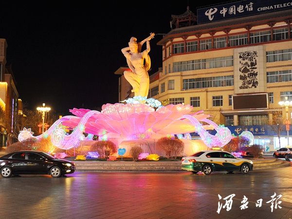 敦煌市迎春彩灯布置完成 (4)