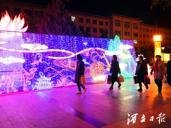 敦煌市迎春彩灯布置完成 (1)