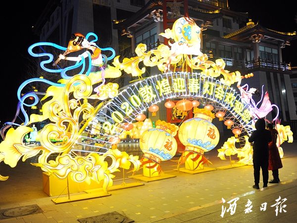 敦煌市迎春彩灯布置完成 (6)